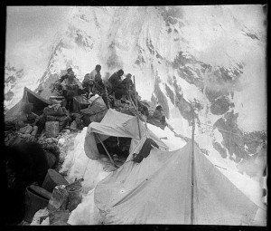 L’expédition de Guillarmod au Kangchenjunga vers 1905 (Fonds Jules Jacot Guillarmod © Musée de l'Élysée, Lausanne)